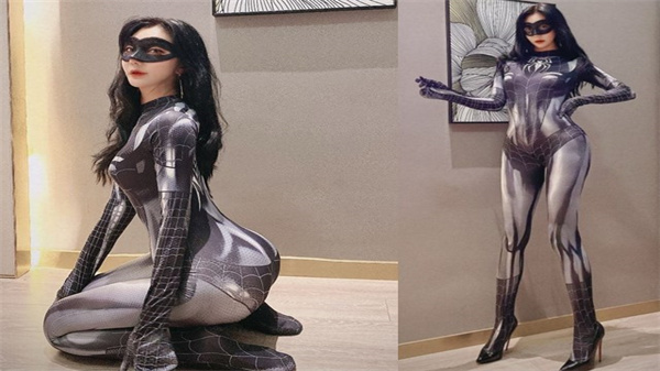 推特女神Vivian姐：极品反差婊丝袜诱惑，定制蜘蛛侠主题！美腿被扛疯狂抽插爆操颜射！